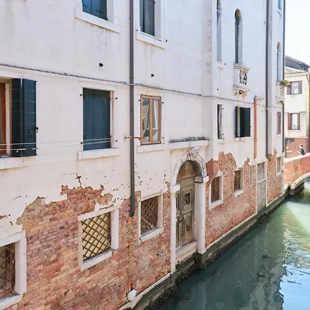 Lustraferi Apartment