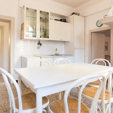 Apartment Lustraferi *