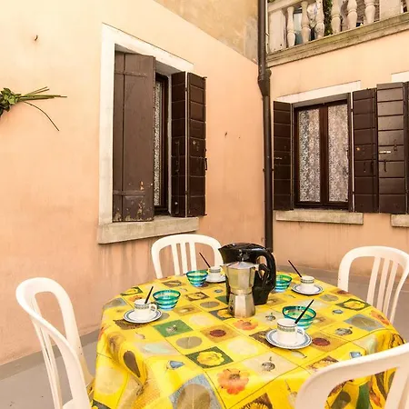 Apartment Lustraferi *